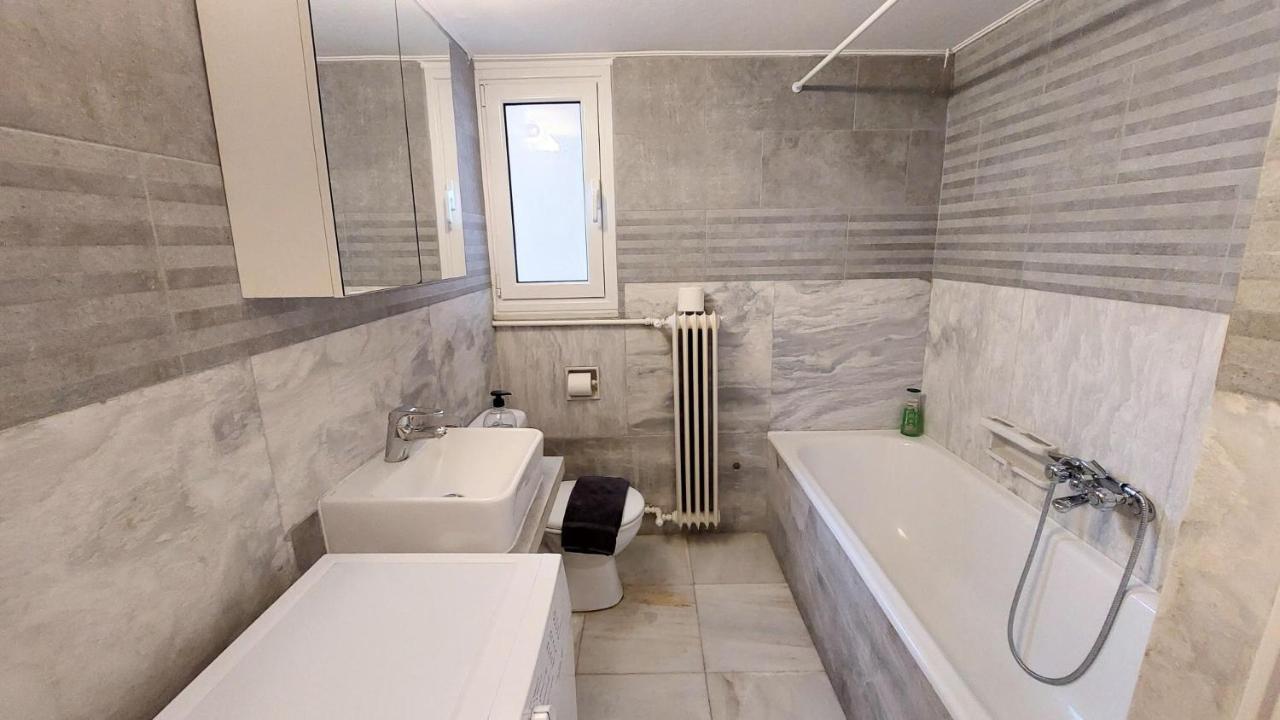 Grand Apartment In Parliament Square Athena Bagian luar foto
