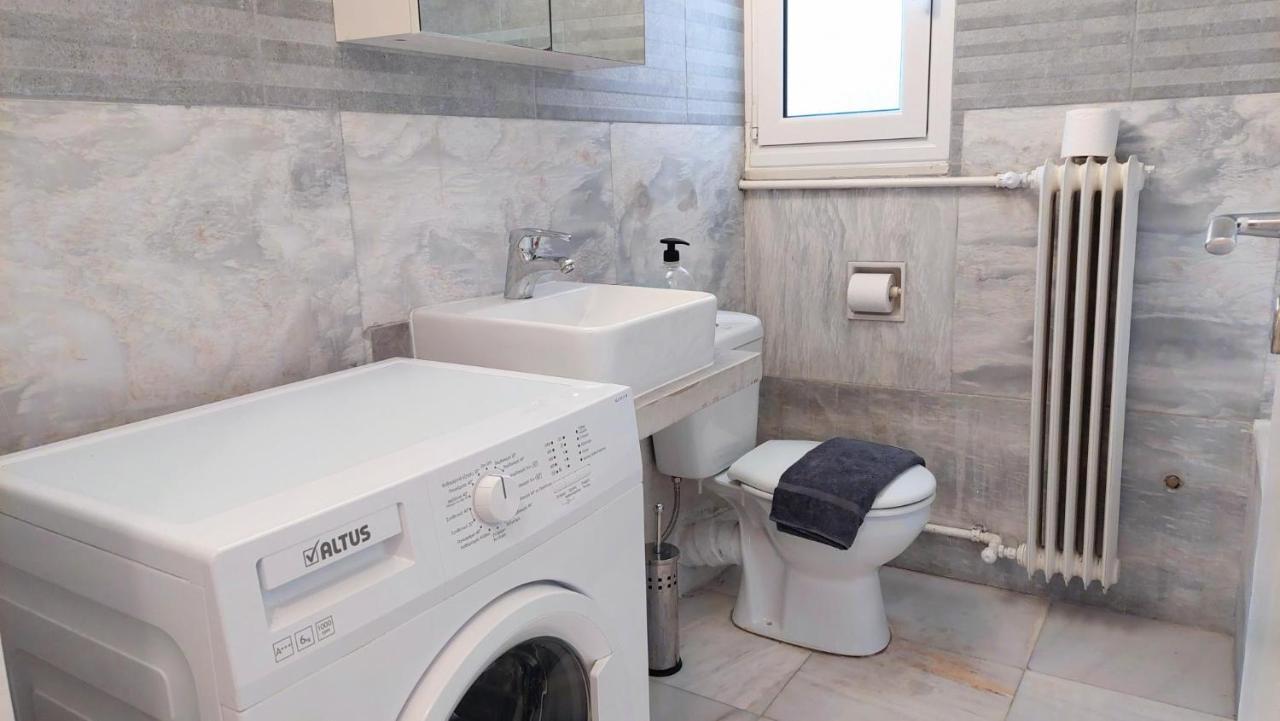 Grand Apartment In Parliament Square Athena Bagian luar foto