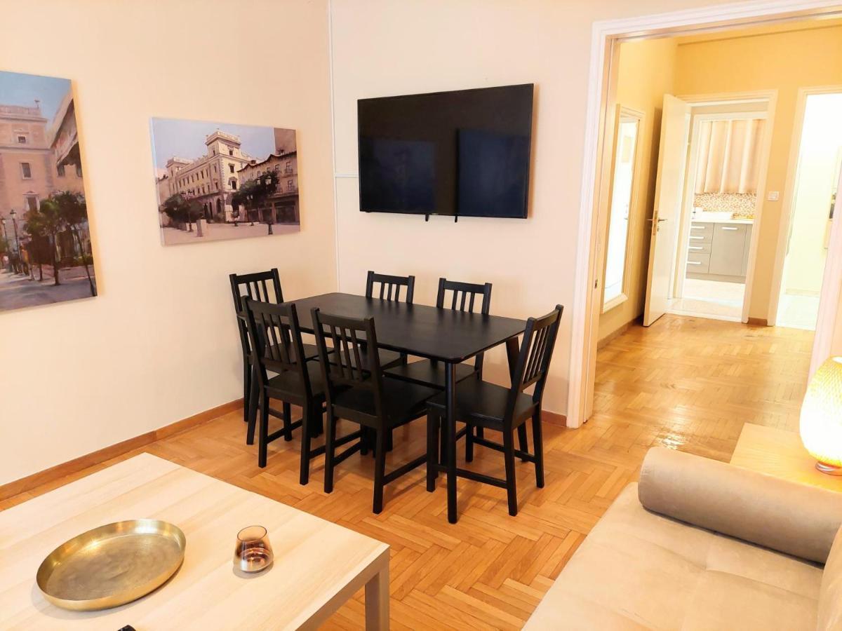 Grand Apartment In Parliament Square Athena Bagian luar foto