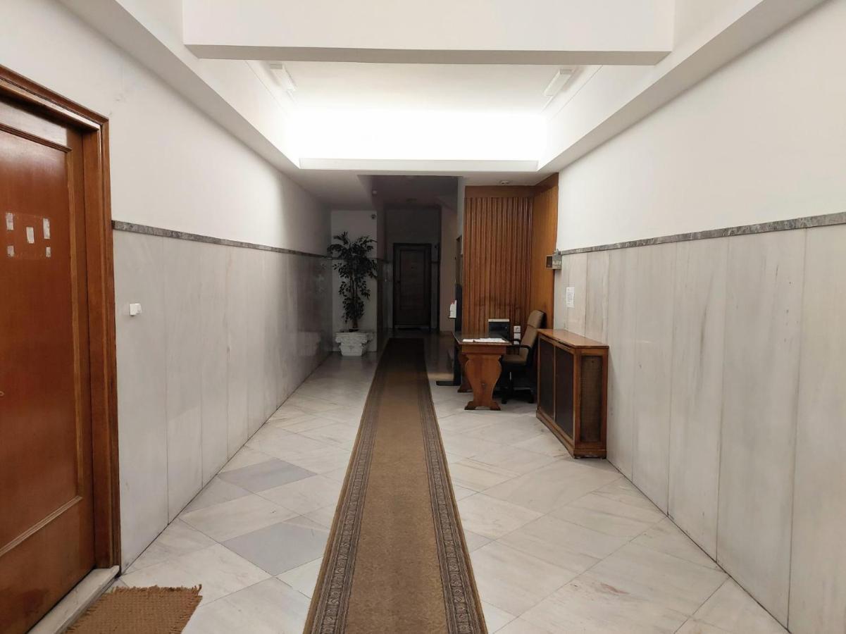 Grand Apartment In Parliament Square Athena Bagian luar foto