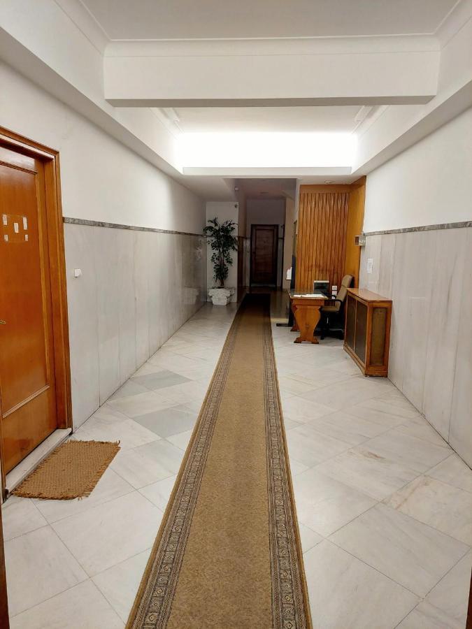 Grand Apartment In Parliament Square Athena Bagian luar foto